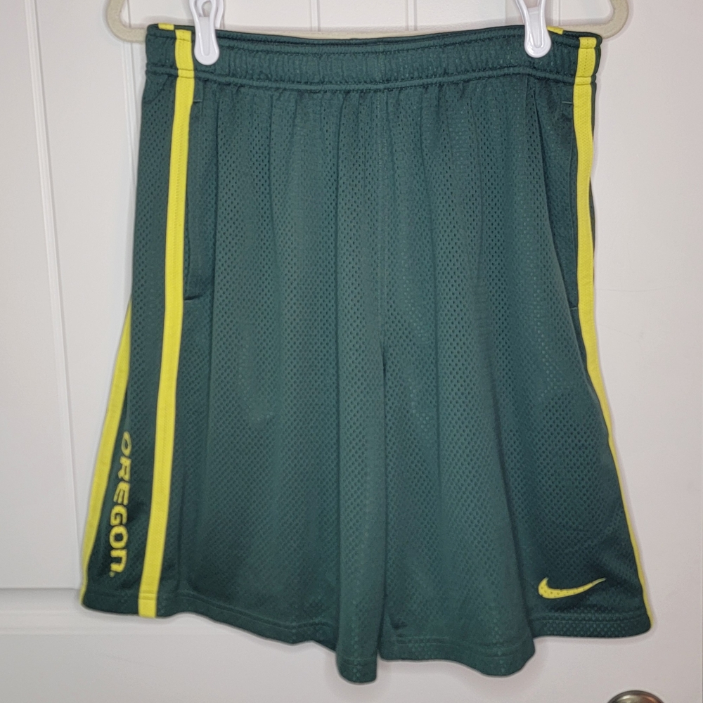 Nike Oregon Basketball Athletic Shorts, Adjustable Tie Waist, Green, Men's Large
